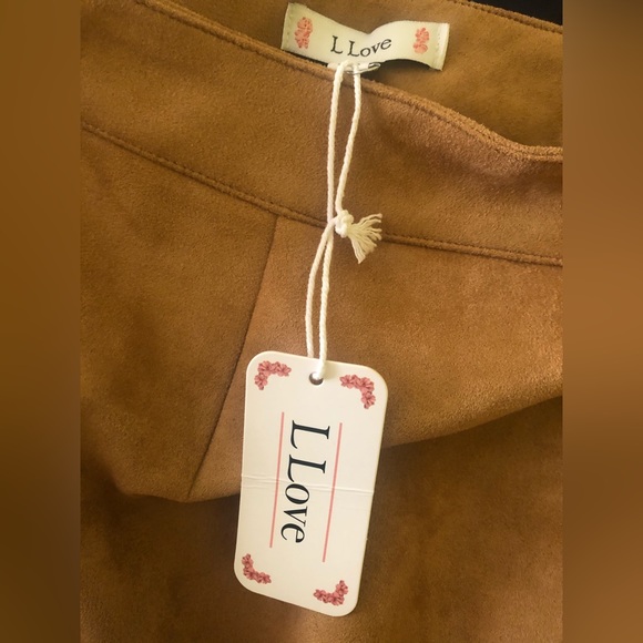 L Love Medium Skirt with Euler Cutout Details - Picture 5 of 6